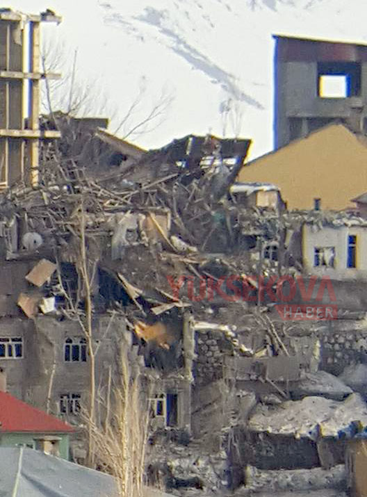 İşte Yüksekova'da top atışlarının hasar verdiği evler 3