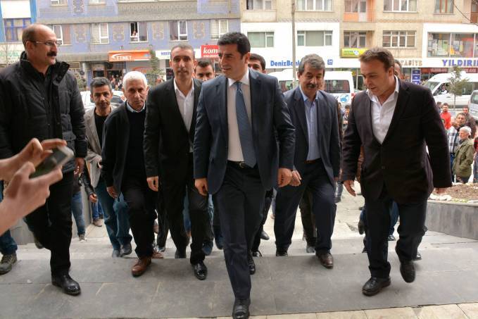 Demirtaş, HDP Hakkari kongresine katıldı 12
