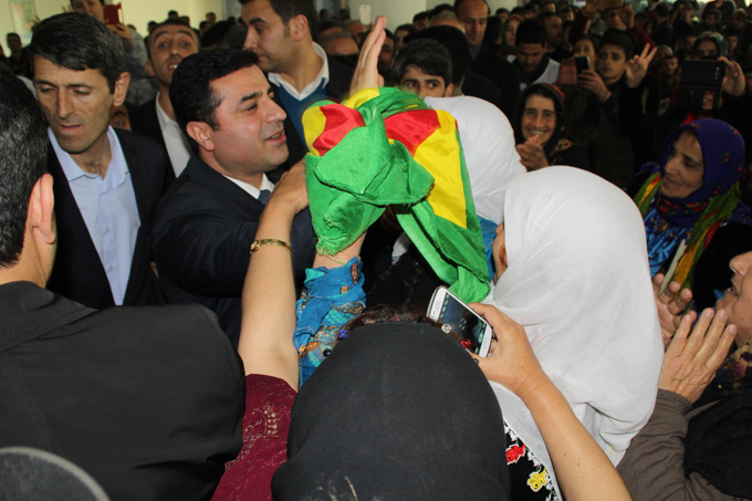 Demirtaş, HDP Hakkari kongresine katıldı 16