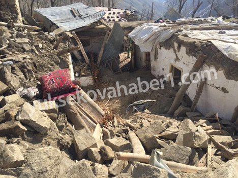 Onbaşılar köyünde çöken evde hayatını kaybeden 4 kişi toprağa verildi 17