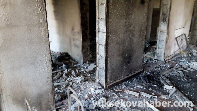 Yüksekova'da kullanılamaz hale gelen evlerden fotolar 10