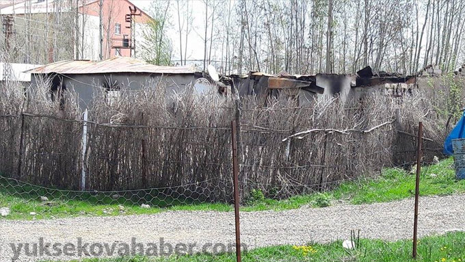 Yüksekova'da kullanılamaz hale gelen evlerden fotolar 13
