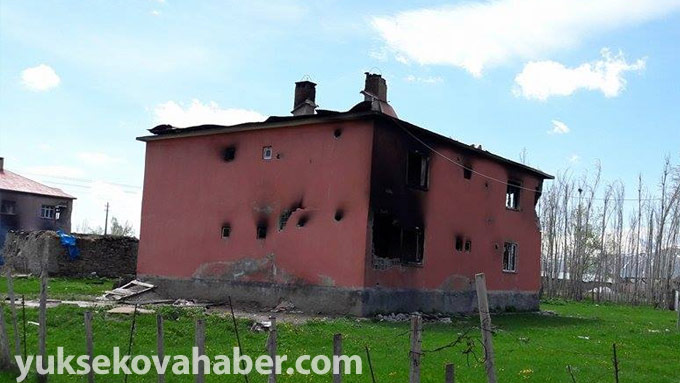 Yüksekova'da kullanılamaz hale gelen evlerden fotolar 16