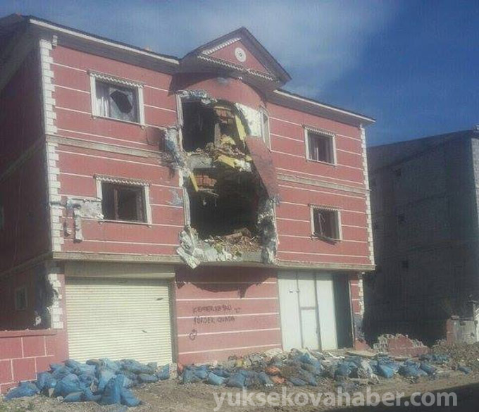 Yüksekova'da kullanılamaz hale gelen evlerden fotolar 2