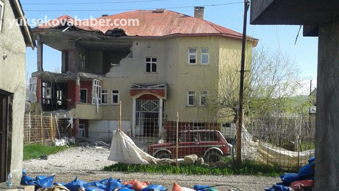 Yüksekova'da kullanılamaz hale gelen evlerden fotolar 23