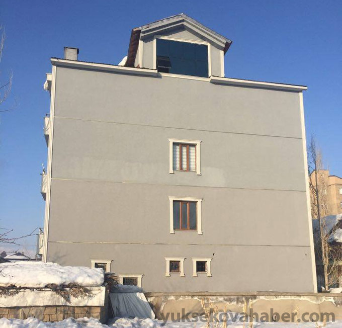 Yüksekova'da kullanılamaz hale gelen evlerden fotolar 6