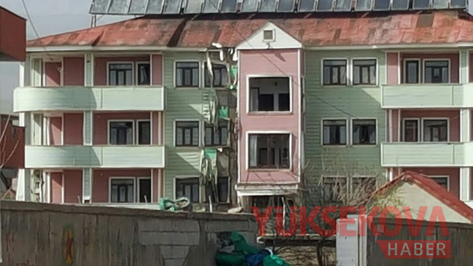 Yüksekova'nın o mahallesinde çatışma ve bombardıman izleri 4