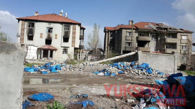 Yüksekova'nın o mahallesinde çatışma ve bombardıman izleri 9