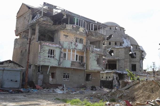 Yüksekova'dan çatışma ve bombardıman izleri 110