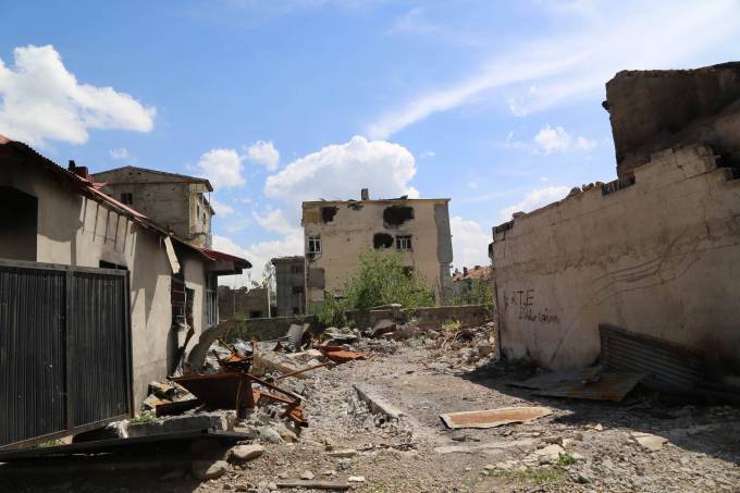 Yüksekova'dan çatışma ve bombardıman izleri 22
