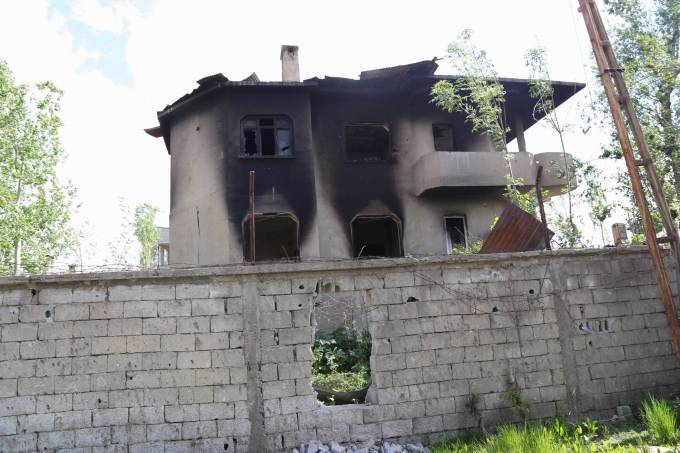 Yüksekova'dan çatışma ve bombardıman izleri 79