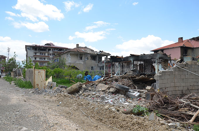 Yüksekova'ya dönen vatandaşlar enkaz yığını ile karşılaştı - 30-05-2016 - Galeri 102