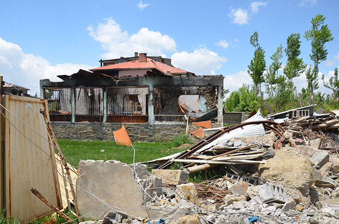 Yüksekova'ya dönen vatandaşlar enkaz yığını ile karşılaştı - 30-05-2016 - Galeri 103