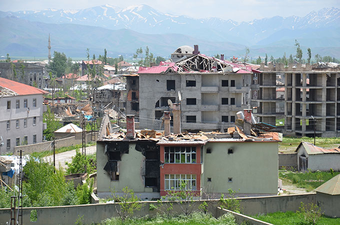 Yüksekova'ya dönen vatandaşlar enkaz yığını ile karşılaştı - 30-05-2016 - Galeri 106