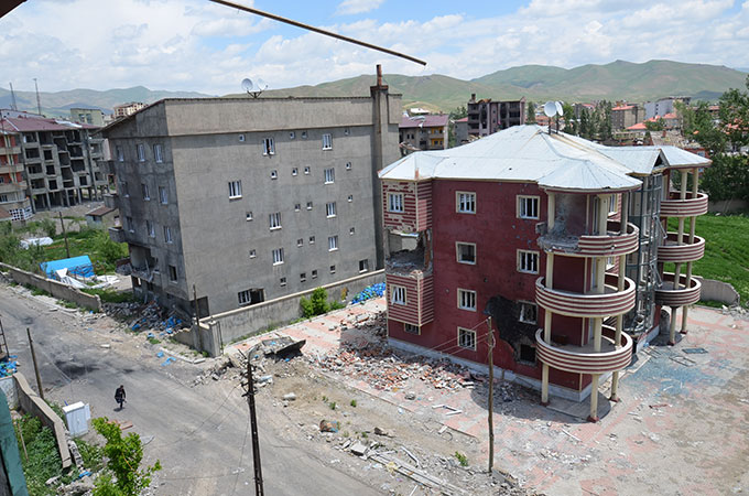 Yüksekova'ya dönen vatandaşlar enkaz yığını ile karşılaştı - 30-05-2016 - Galeri 108
