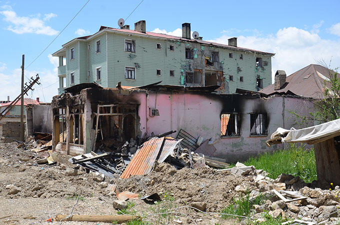 Yüksekova'ya dönen vatandaşlar enkaz yığını ile karşılaştı - 30-05-2016 - Galeri 115