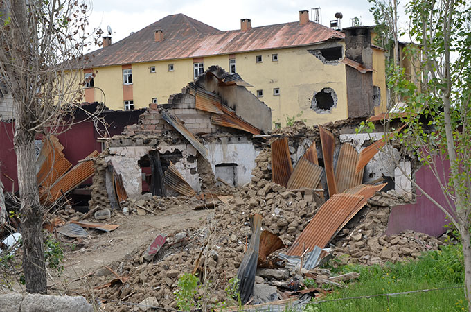 Yüksekova'ya dönen vatandaşlar enkaz yığını ile karşılaştı - 30-05-2016 - Galeri 118