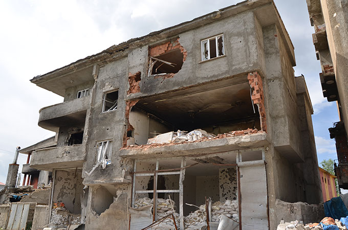 Yüksekova'ya dönen vatandaşlar enkaz yığını ile karşılaştı - 30-05-2016 - Galeri 122