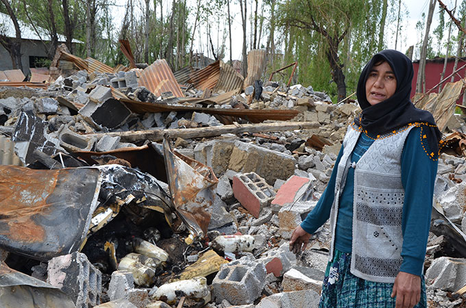 Yüksekova'ya dönen vatandaşlar enkaz yığını ile karşılaştı - 30-05-2016 - Galeri 126