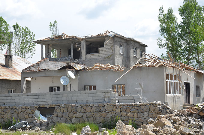 Yüksekova'ya dönen vatandaşlar enkaz yığını ile karşılaştı - 30-05-2016 - Galeri 81