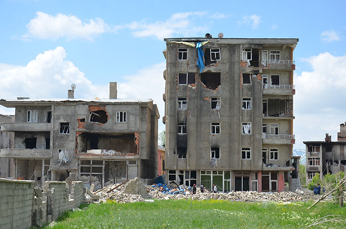 Yüksekova'ya dönen vatandaşlar enkaz yığını ile karşılaştı - 30-05-2016 - Galeri 91
