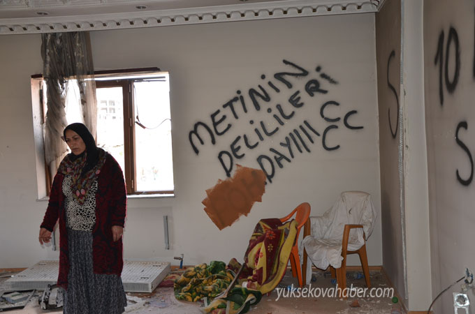 Yüksekova'da evlerin enkazlarından fotoğraflar 42