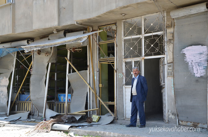 Yüksekova'da evlerin enkazlarından fotoğraflar 47