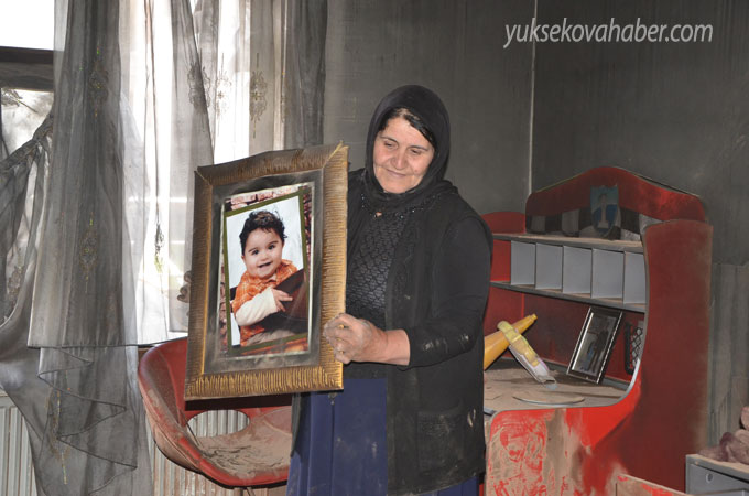Yüksekova'da evlerin enkazlarından fotoğraflar 72