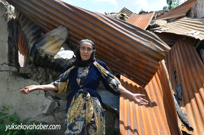 Yüksekova'da evlerin enkazlarından fotoğraflar 87