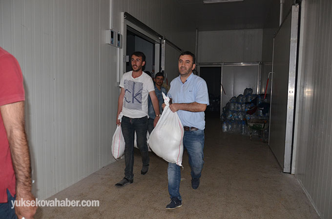 HDP'li vekiller gıda dağıtım çalışmasına katıldı 1