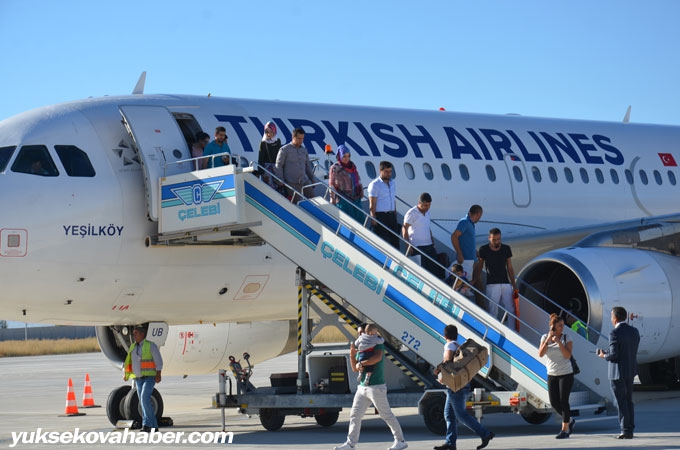 Yüksekova'ya 13 ay sonra inen ilk yolcu uçağından fotoğraflar 1