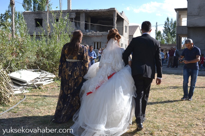 Yüksekova'da yıkıntılar arasında düğün - foto - 16-09-2016 10