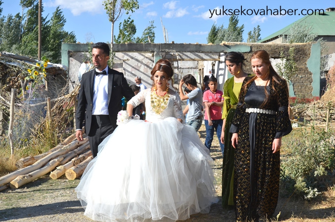 Yüksekova'da yıkıntılar arasında düğün - foto - 16-09-2016 13