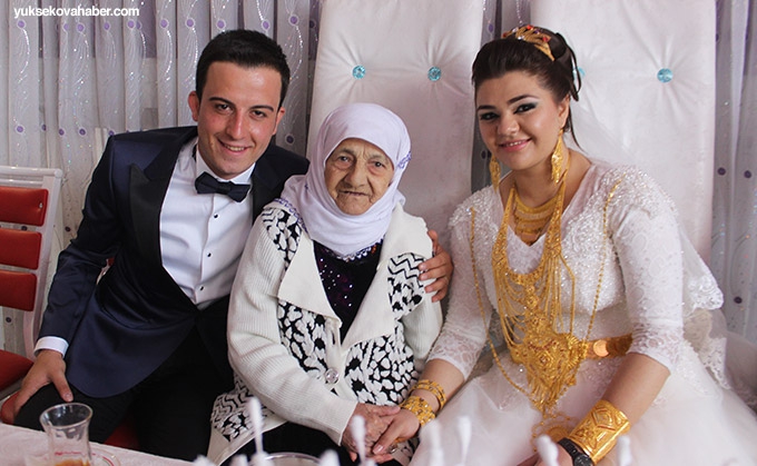 Özdemir ailesinin Yüksekova'daki düğün töreninden fotoğraflar 13