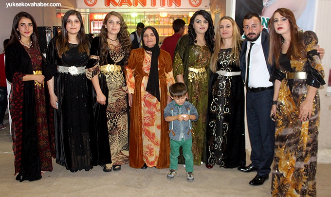 Özdemir ailesinin Yüksekova'daki düğün töreninden fotoğraflar 35