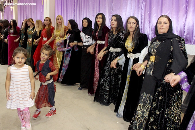 Özdemir ailesinin Yüksekova'daki düğün töreninden fotoğraflar 40