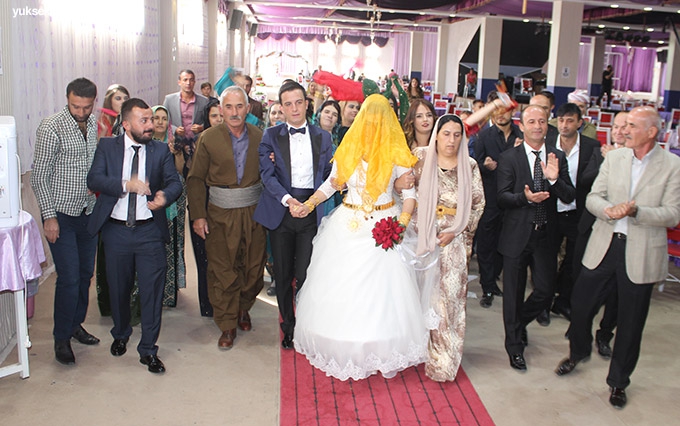 Özdemir ailesinin Yüksekova'daki düğün töreninden fotoğraflar 8