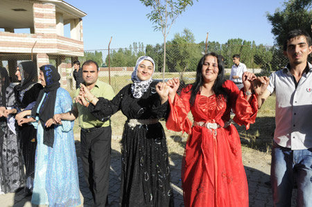 Yüksekova Düğünleri (27.06 2010) 114