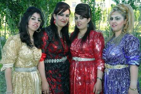 Yüksekova Düğünleri (27.06 2010) 144
