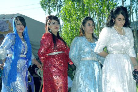 Yüksekova Düğünleri (27.06 2010) 148