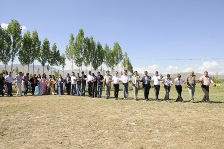 Yüksekova Düğünleri (27.06 2010) 18