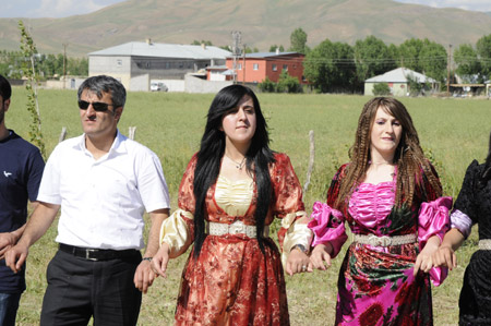 Yüksekova Düğünleri (27.06 2010) 24