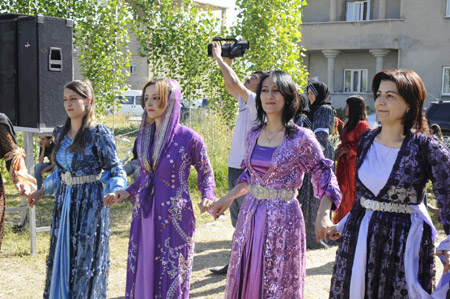 Yüksekova Düğünleri (27.06 2010) 26