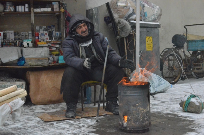 Yüksekova'da aşırı soğuklar hayatı felç etti - haber fotoğrafları 13