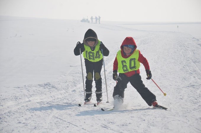 Yüksekova'da kayak yarışması 4