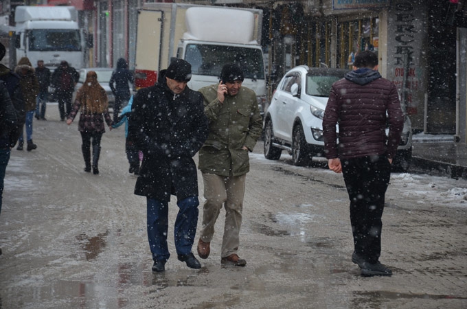 Yüksekova'da kar yağışı - 27-01-2017 9