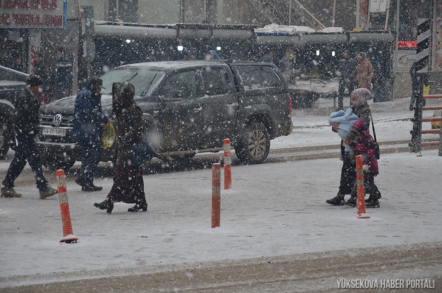 Yüksekova'da kar yağışı etkili oldu - FOTO 12