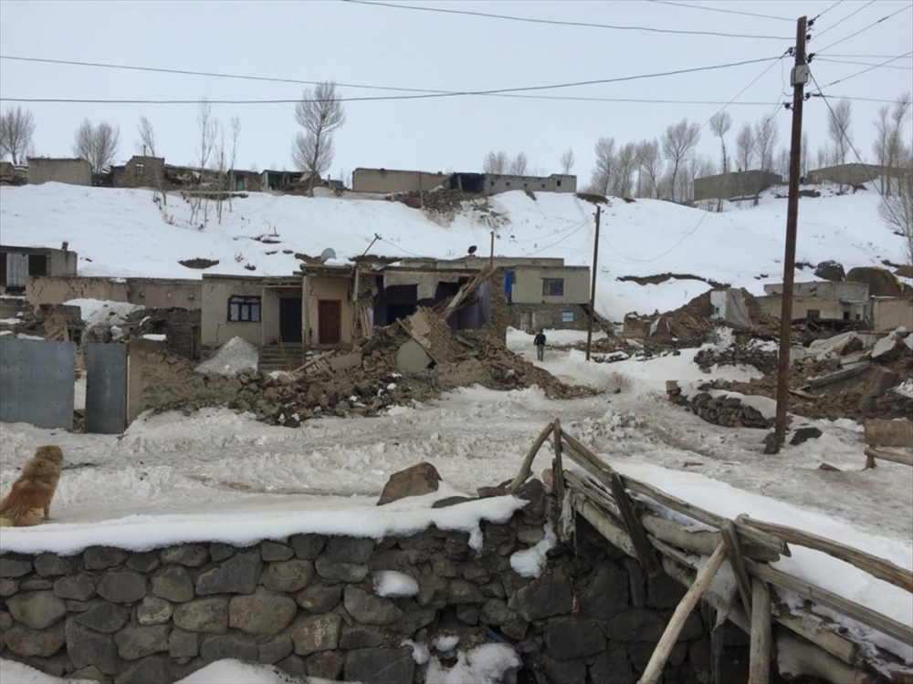 Başkale'de depremin yıktığı köylerden fotoğraflar 20