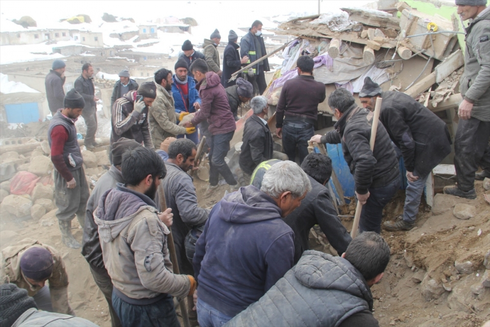Başkale'de depremin yıktığı köylerden fotoğraflar 22