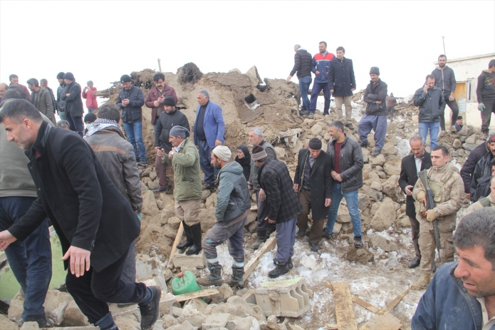 Başkale'de depremin yıktığı köylerden fotoğraflar 23